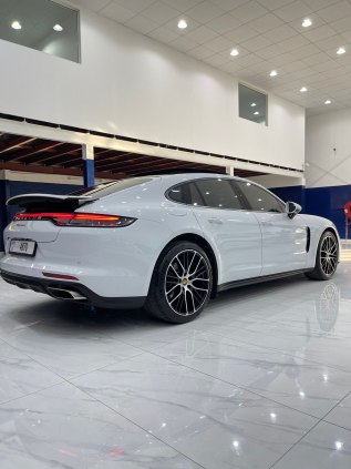 Porsche Panamera 2023