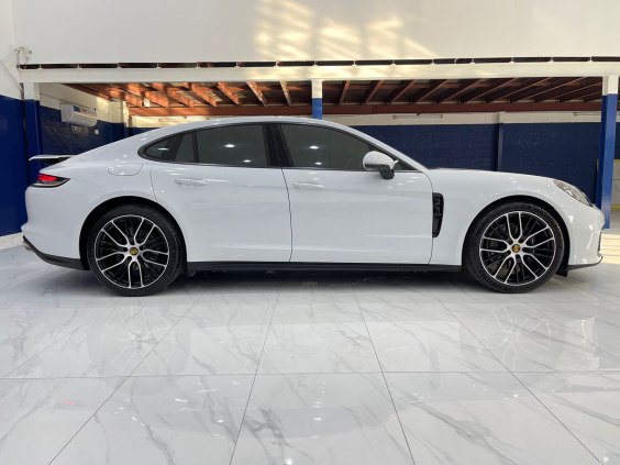 Porsche Panamera 2023