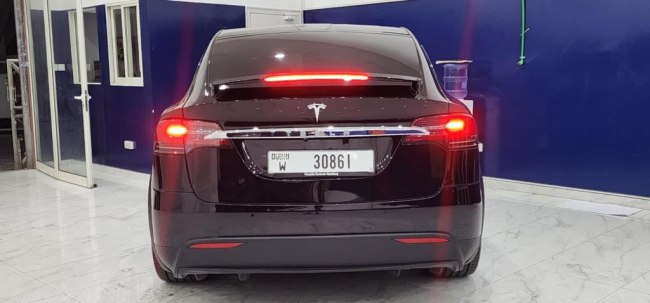 Tesla Model X 2021