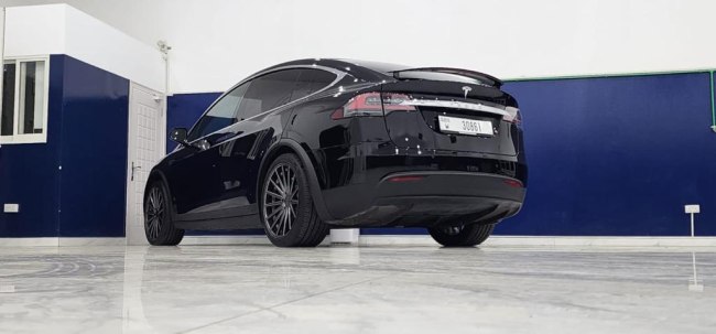 Tesla Model X 2021