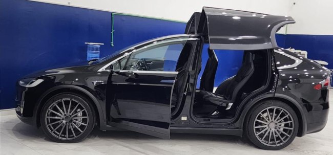 Tesla Model X 2021