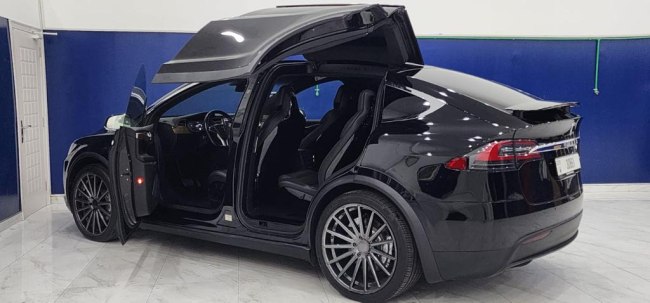 Tesla Model X 2021