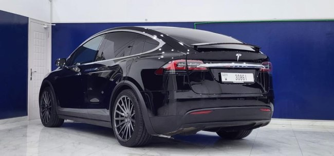 Tesla Model X 2021