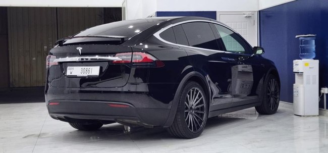 Tesla Model X 2021