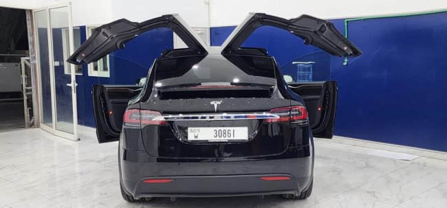 Tesla Model X 2021