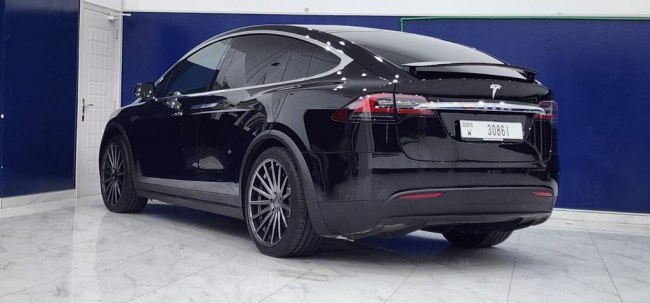 Tesla Model X 2021