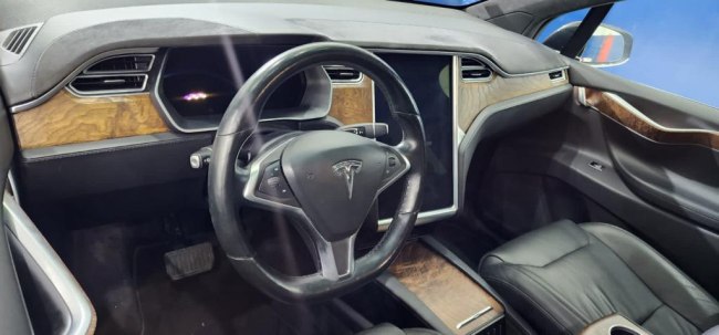 Tesla Model X 2021