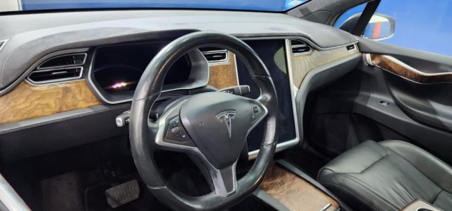 Tesla Model X 2021