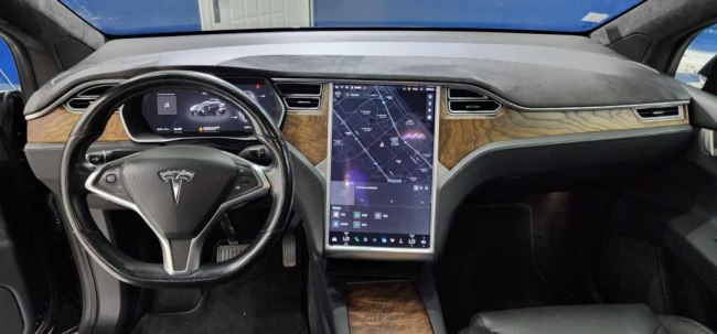 Tesla Model X 2021