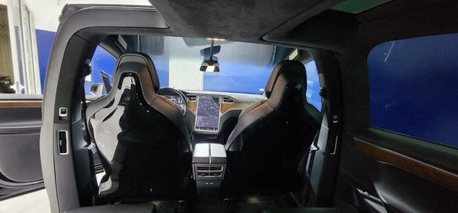 Tesla Model X 2021