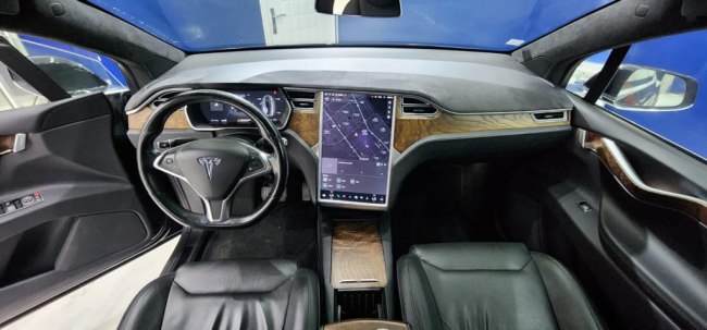 Tesla Model X 2021