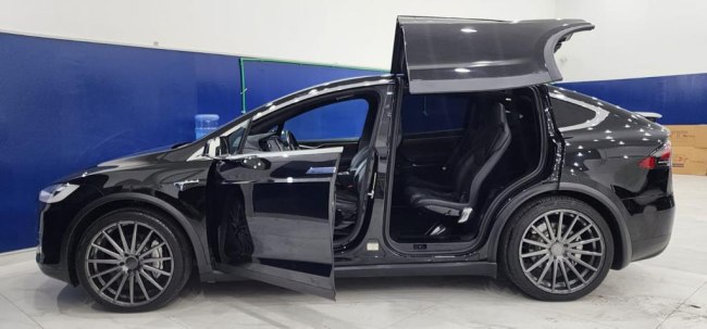 Tesla Model X 2021