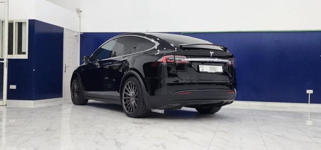 Tesla Model X 2021