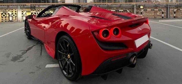 Exploring Dubai's Marvels in a Ferrari F8 Spider Rental